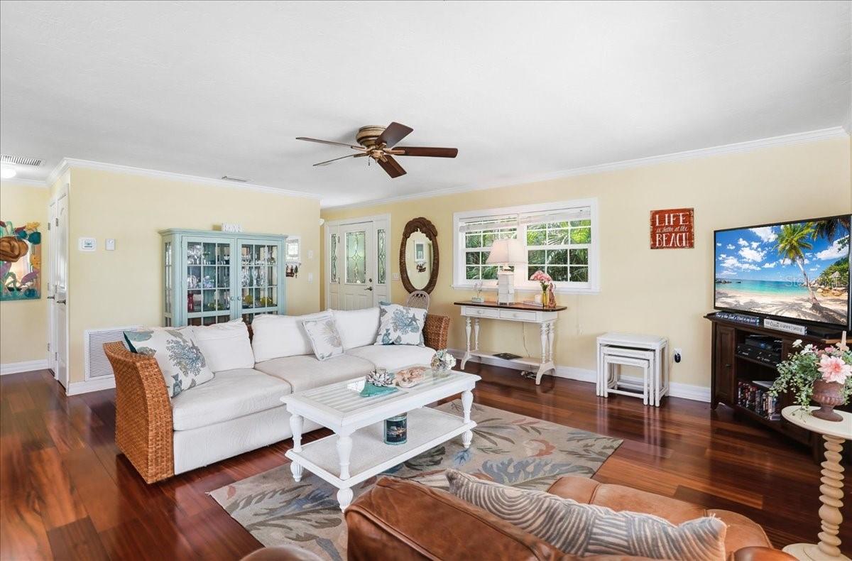 Image 9 of 61 For 2811 Gulf Drive