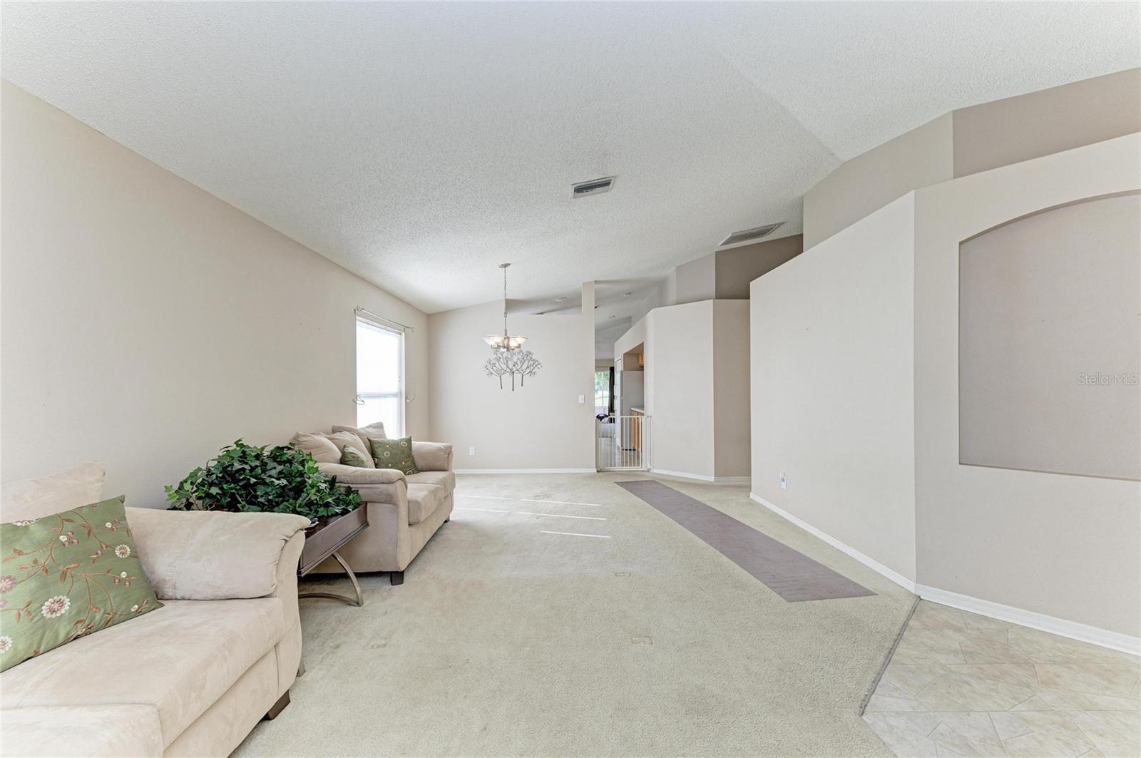 Image 9 of 66 For 4642 Runabout Way