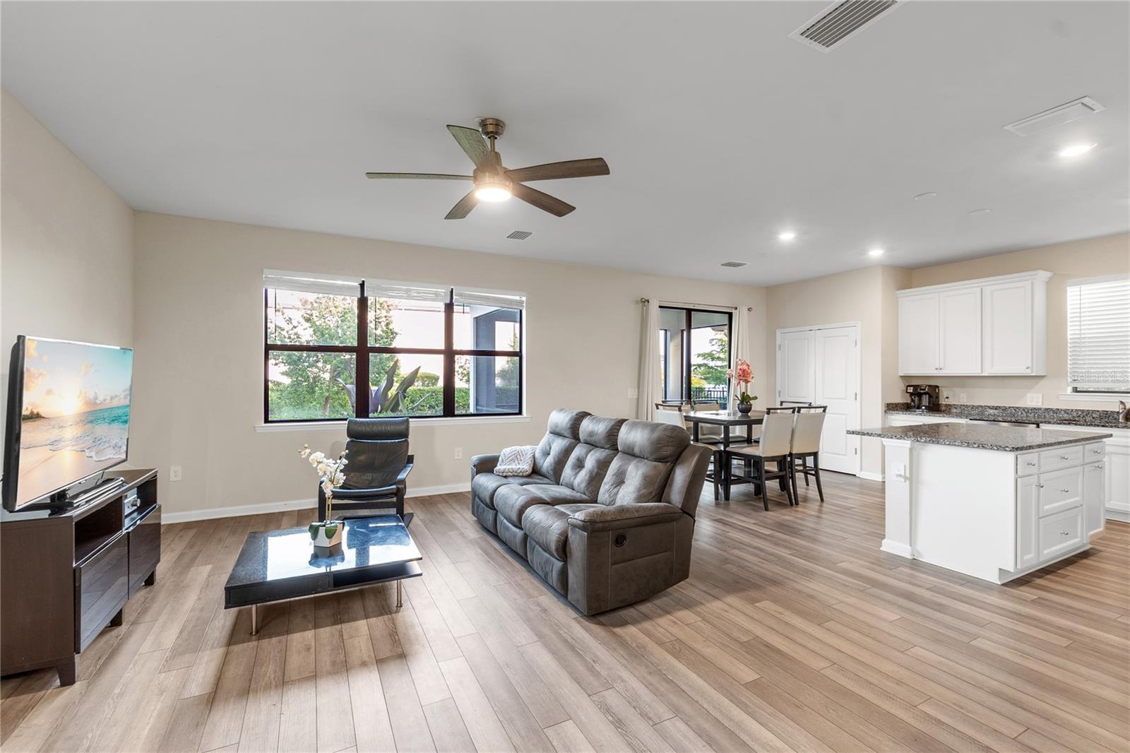 Image 27 of 77 For 6111 Bluestar Court