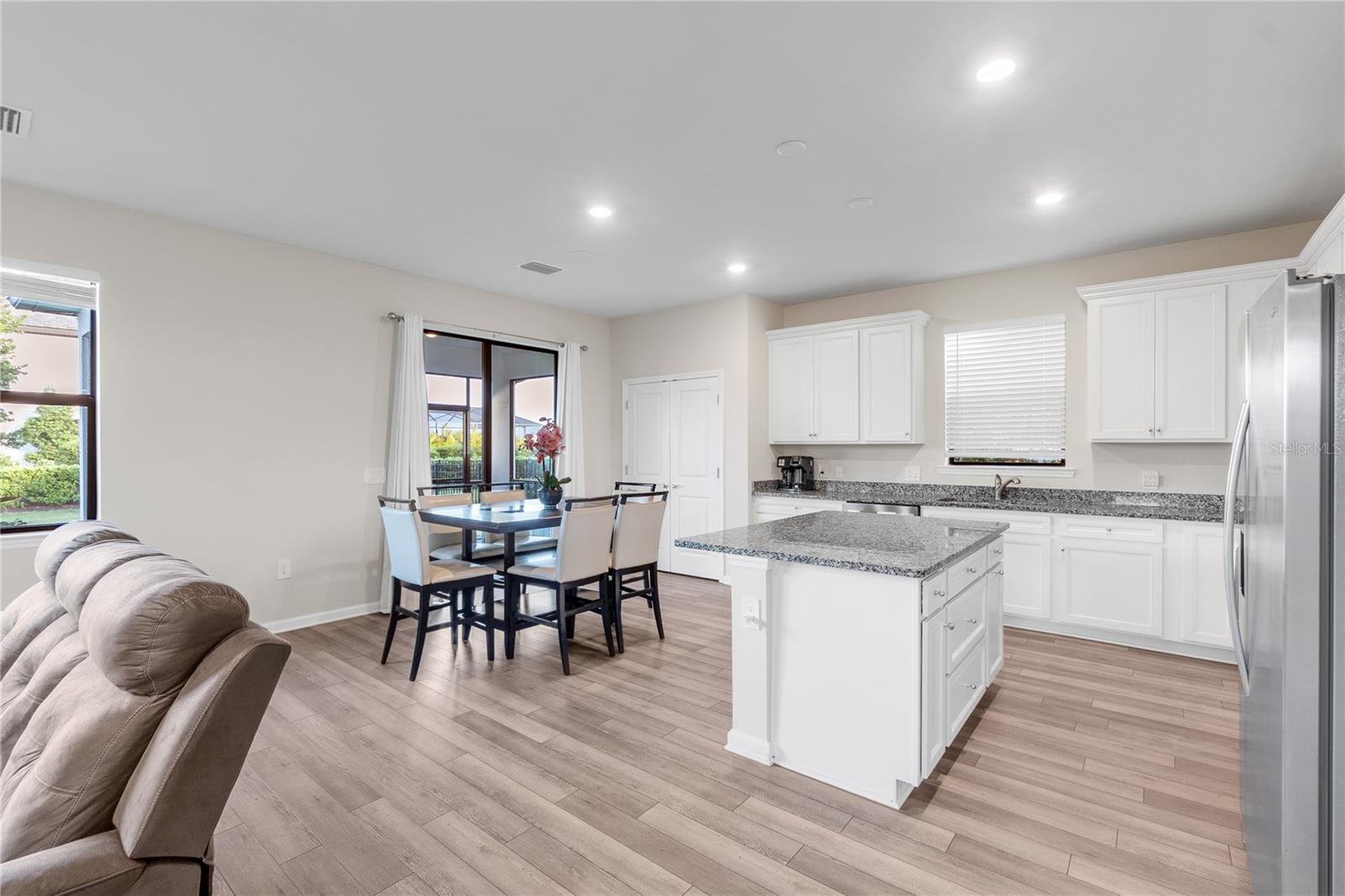 Image 30 of 77 For 6111 Bluestar Court