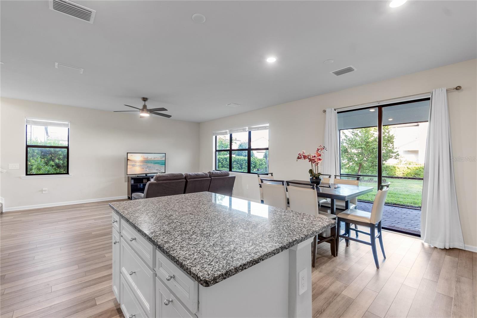 Image 34 of 77 For 6111 Bluestar Court