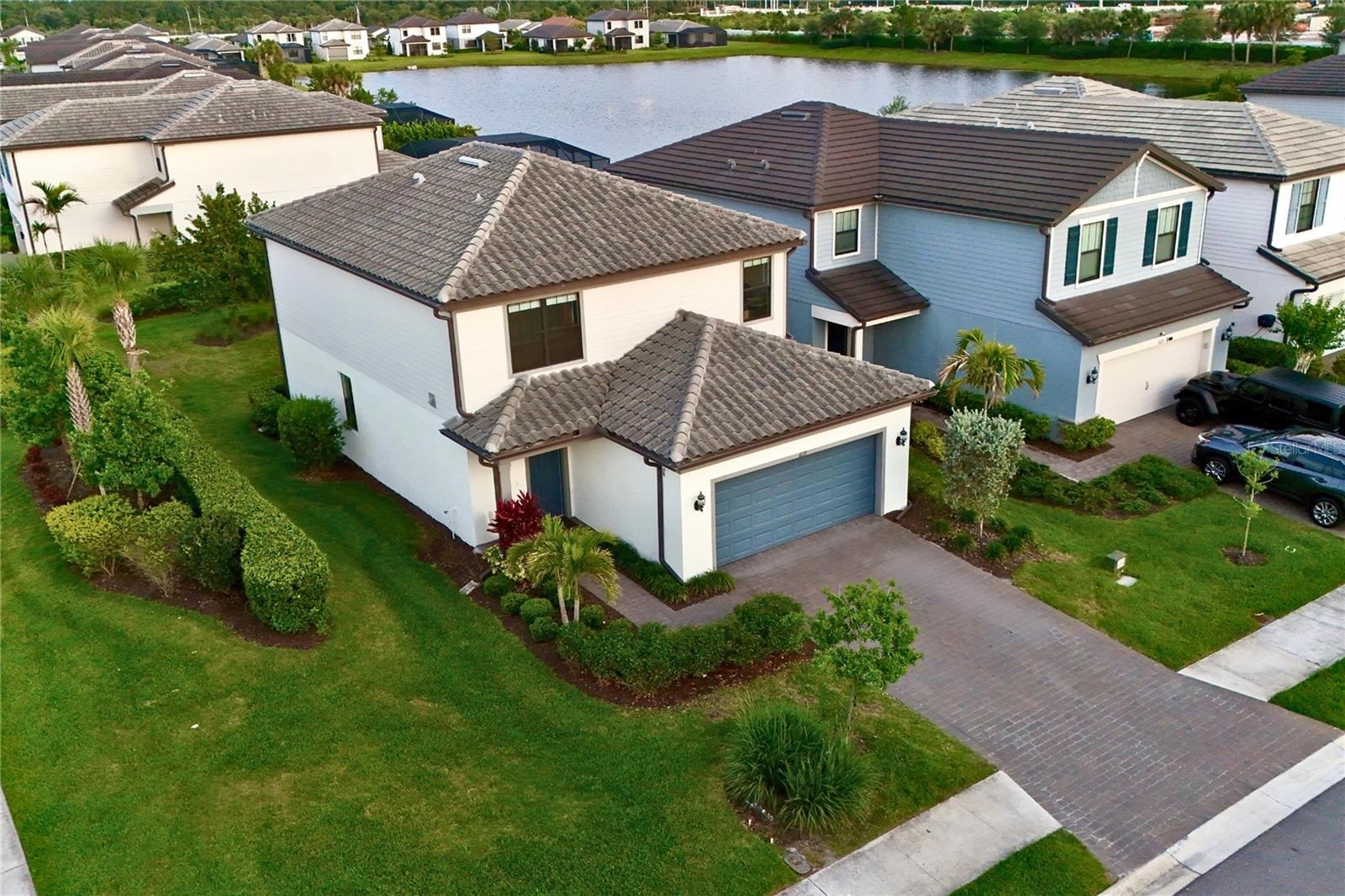 Image 5 of 77 For 6111 Bluestar Court