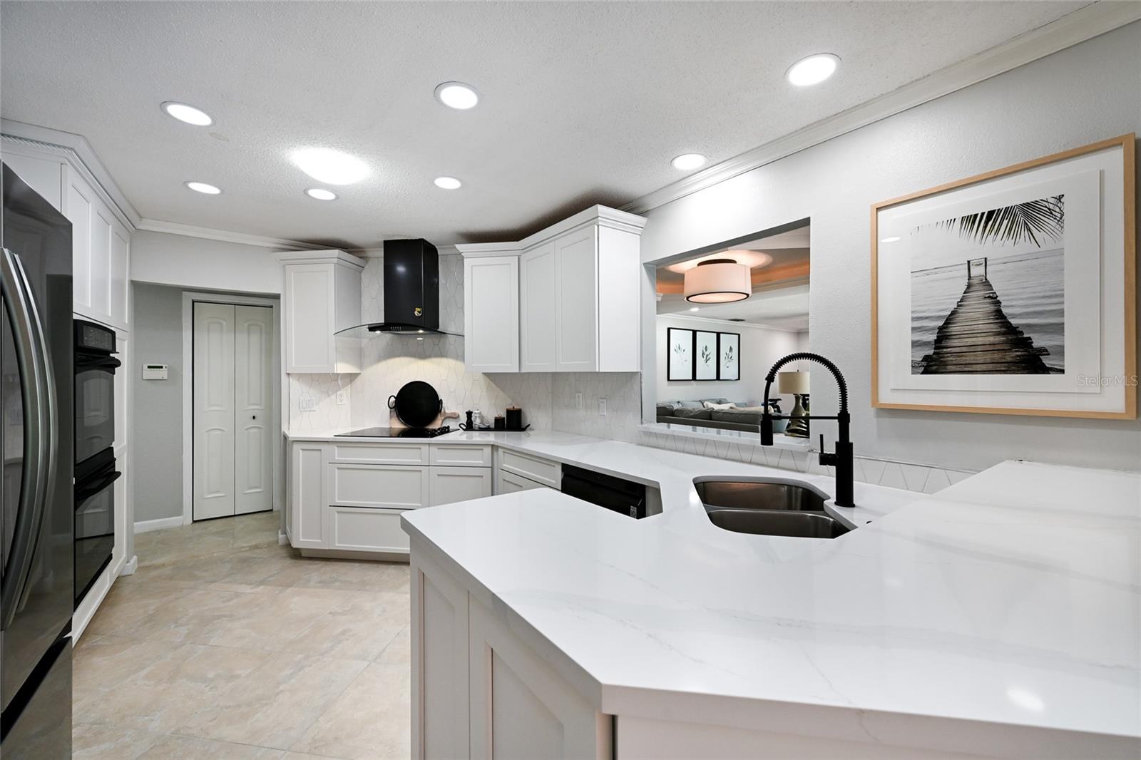 Listing photo id 10 for 430 Bird Key Drive