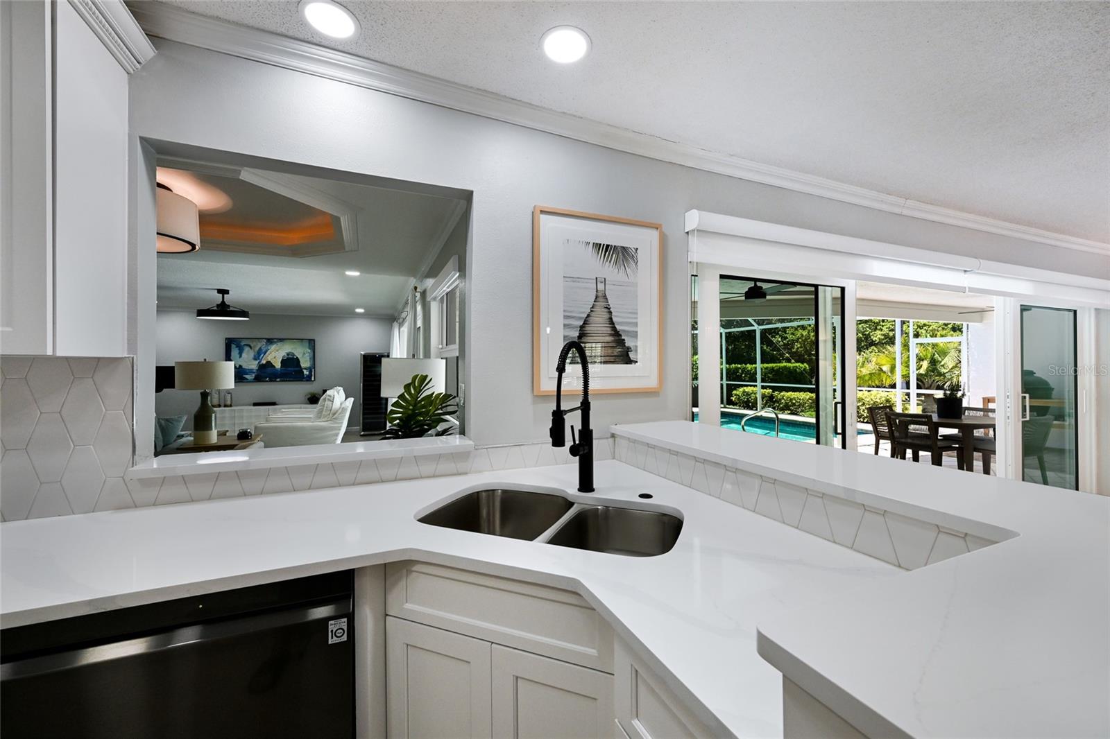 Listing photo id 11 for 430 Bird Key Drive