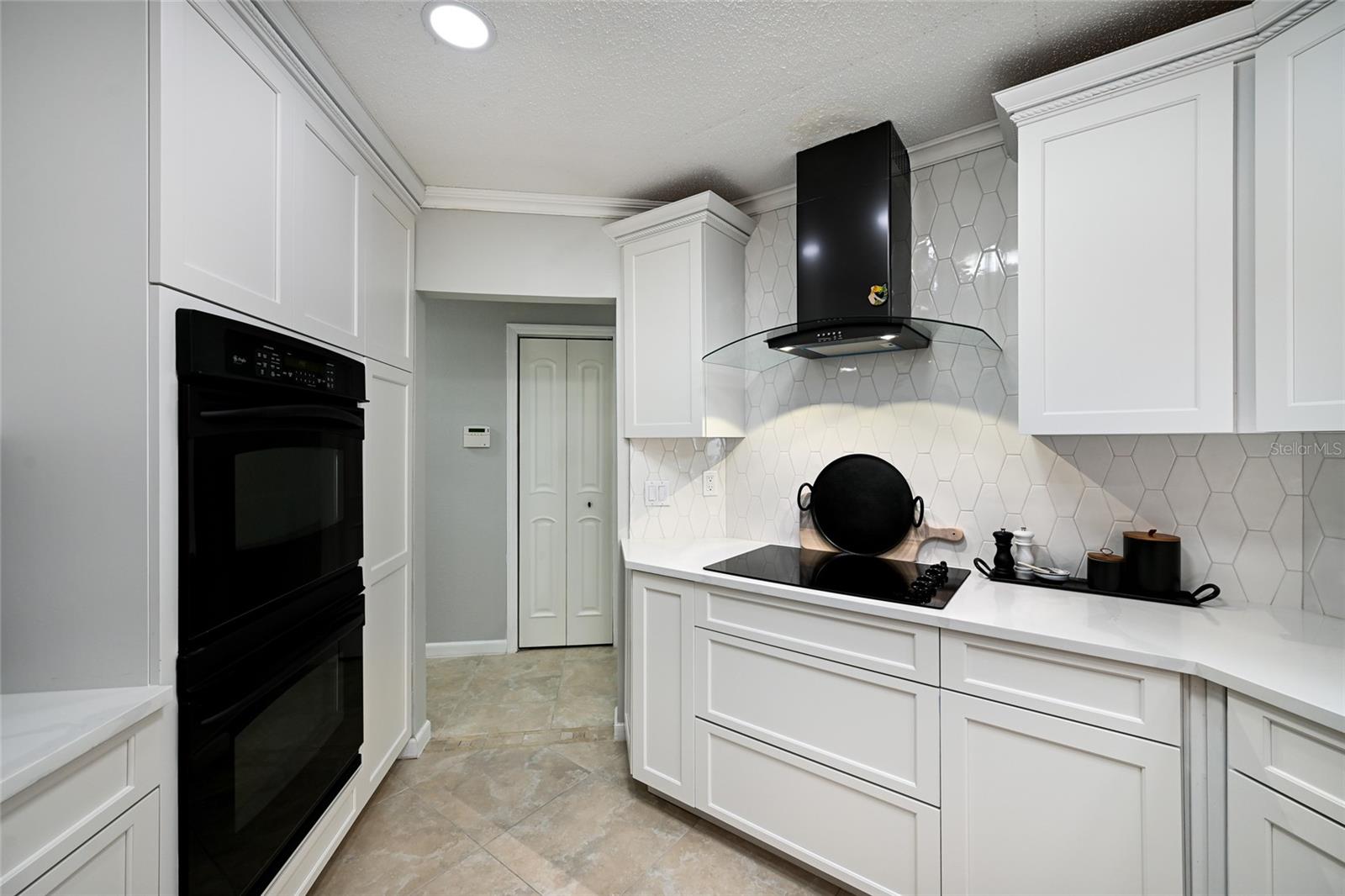 Listing photo id 12 for 430 Bird Key Drive