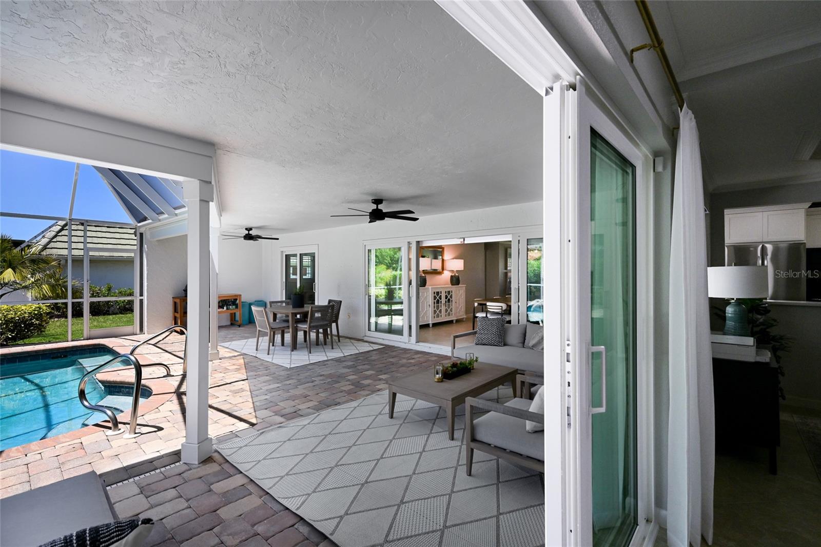 Listing photo id 23 for 430 Bird Key Drive