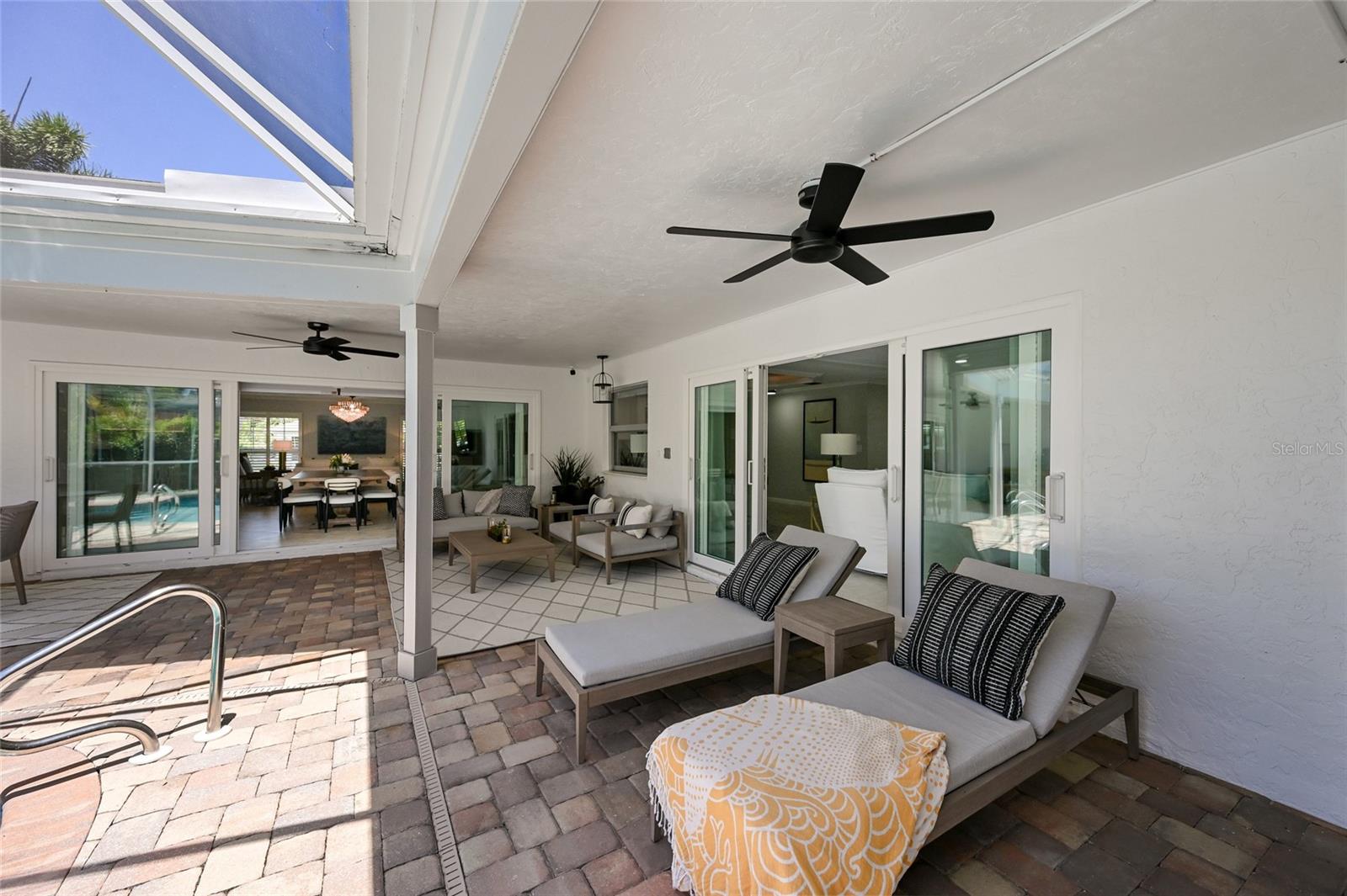 Listing photo id 33 for 430 Bird Key Drive