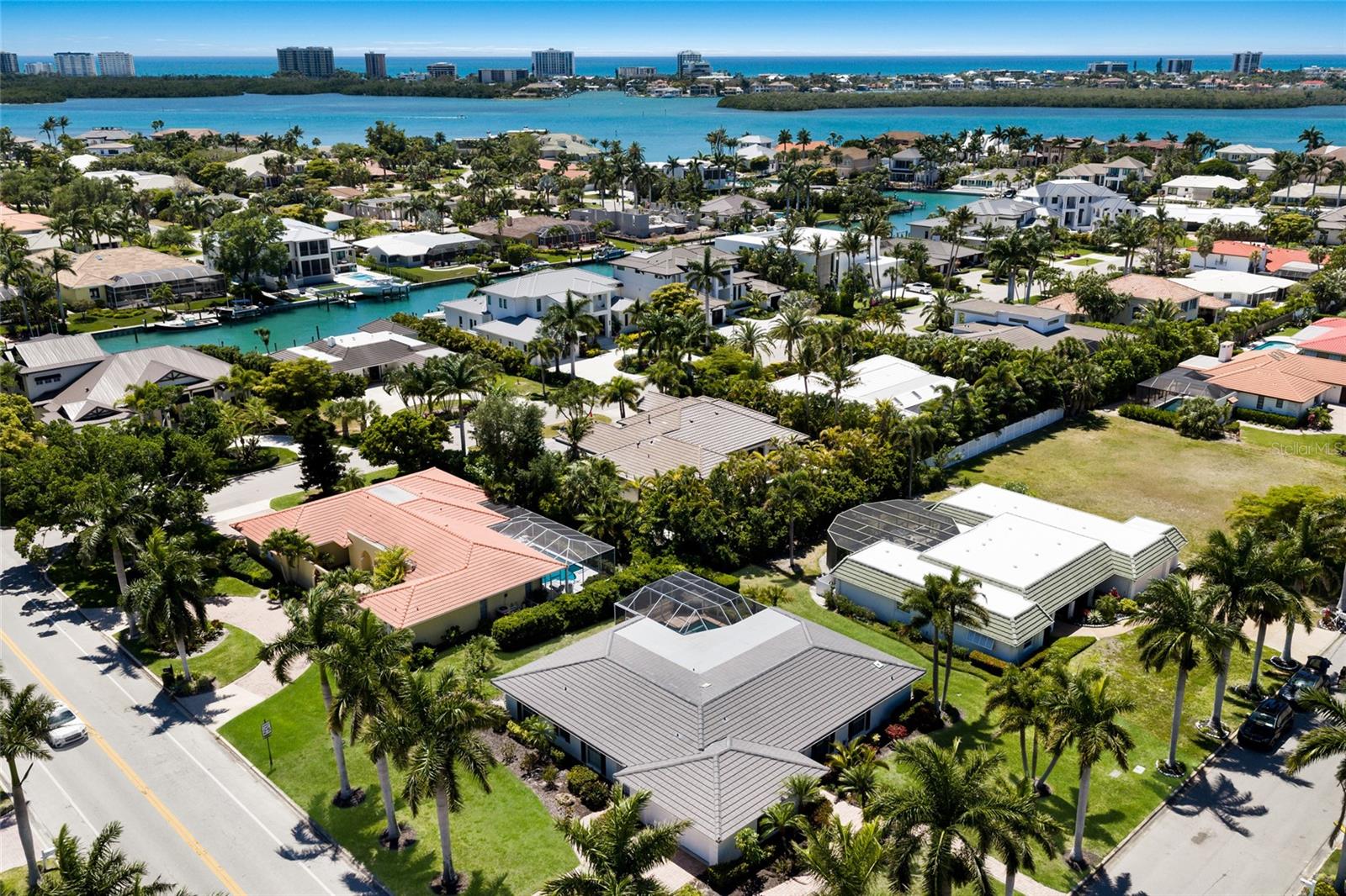 Listing photo id 39 for 430 Bird Key Drive