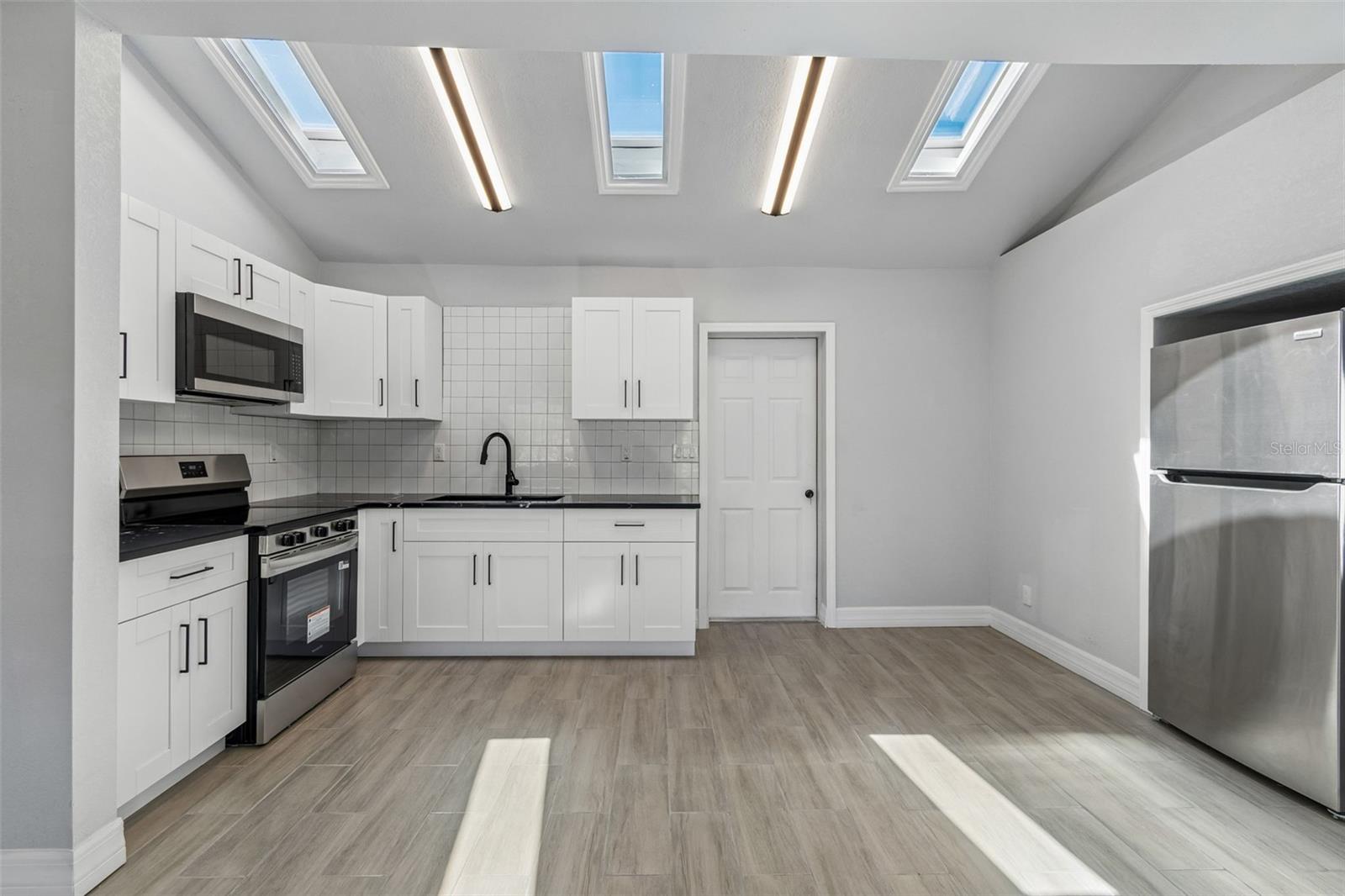 Image 27 of 79 For 2309 21st Avenue W