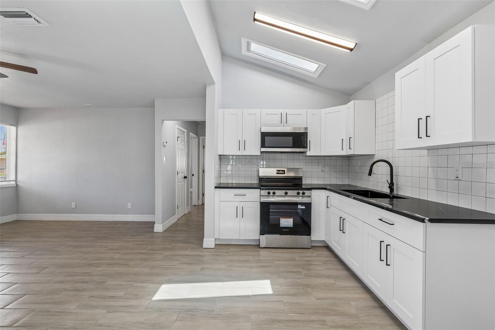 Image 28 of 79 For 2309 21st Avenue W