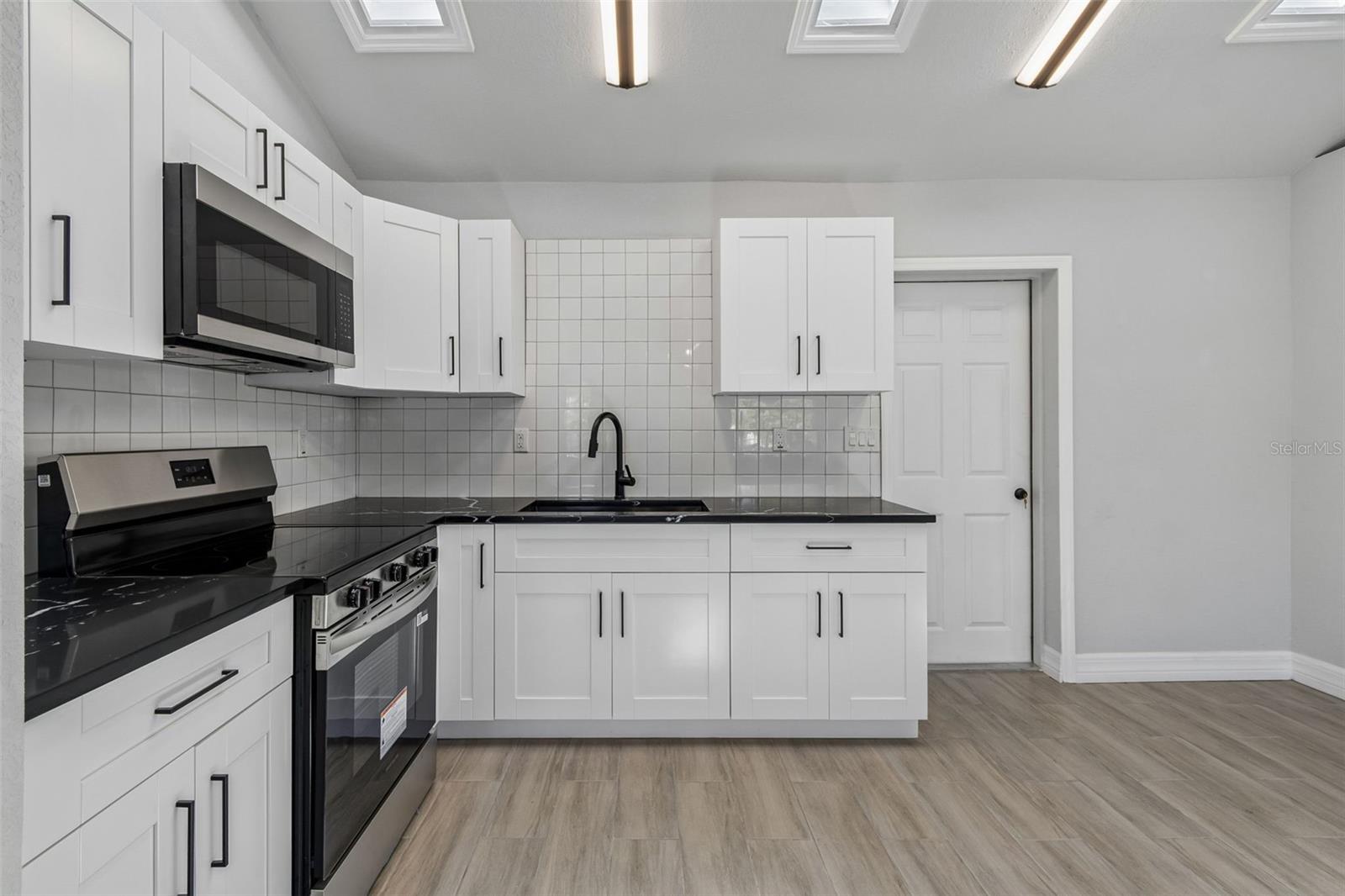 Image 31 of 79 For 2309 21st Avenue W