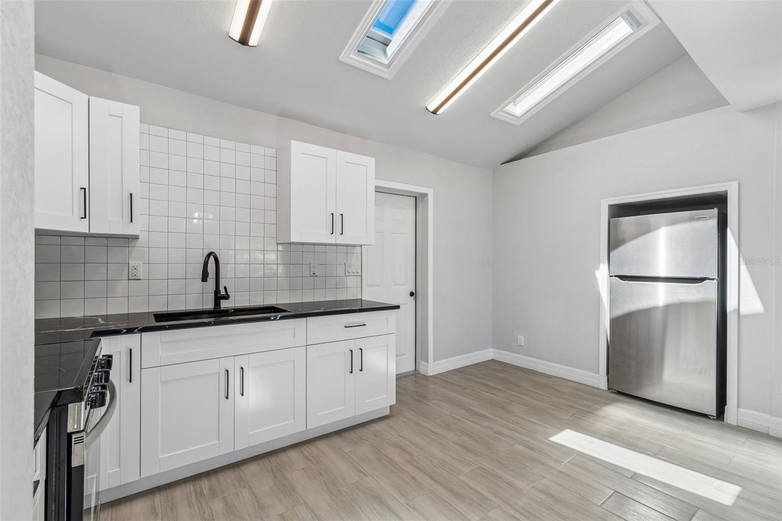 Image 32 of 79 For 2309 21st Avenue W