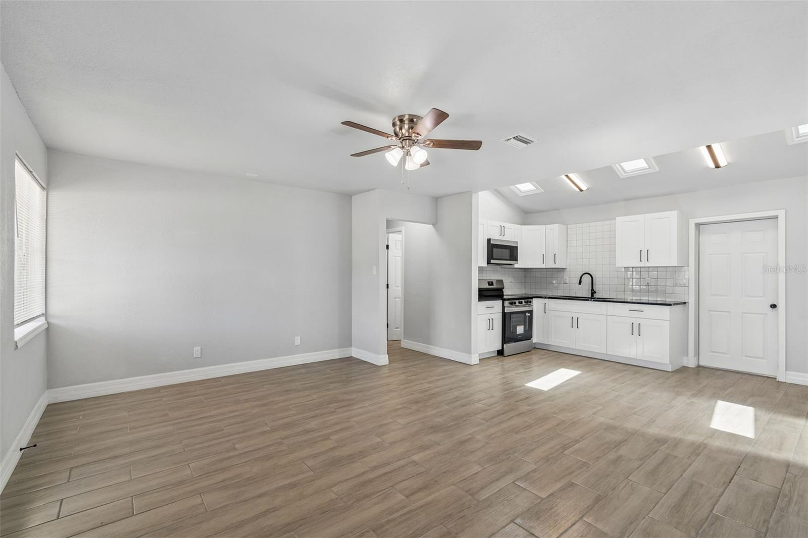 Image 36 of 79 For 2309 21st Avenue W