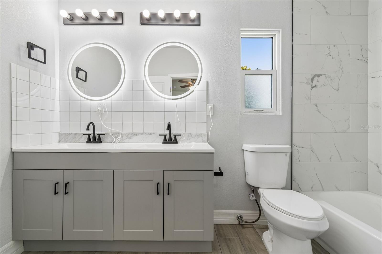 Image 44 of 79 For 2309 21st Avenue W