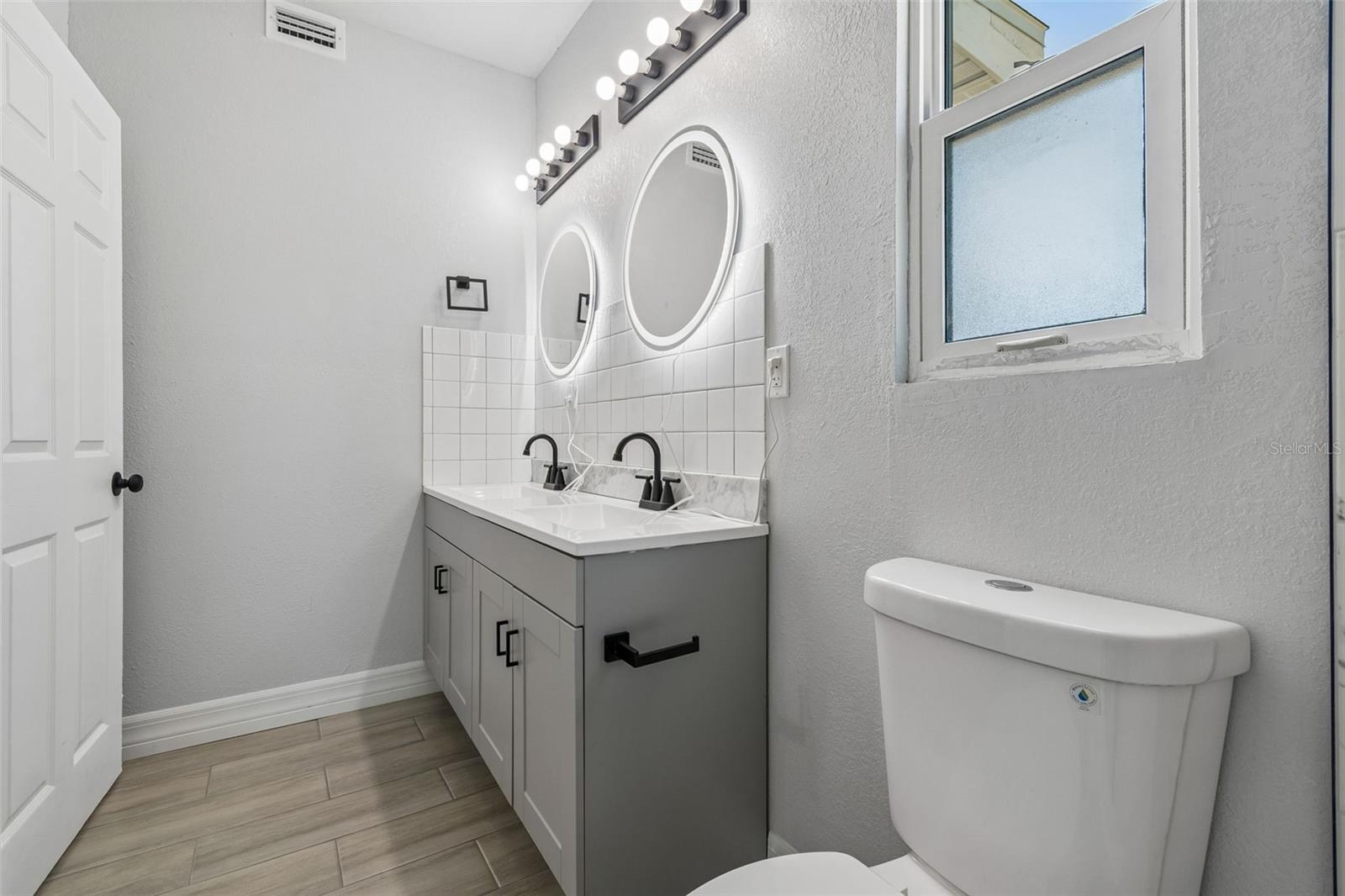 Image 46 of 79 For 2309 21st Avenue W