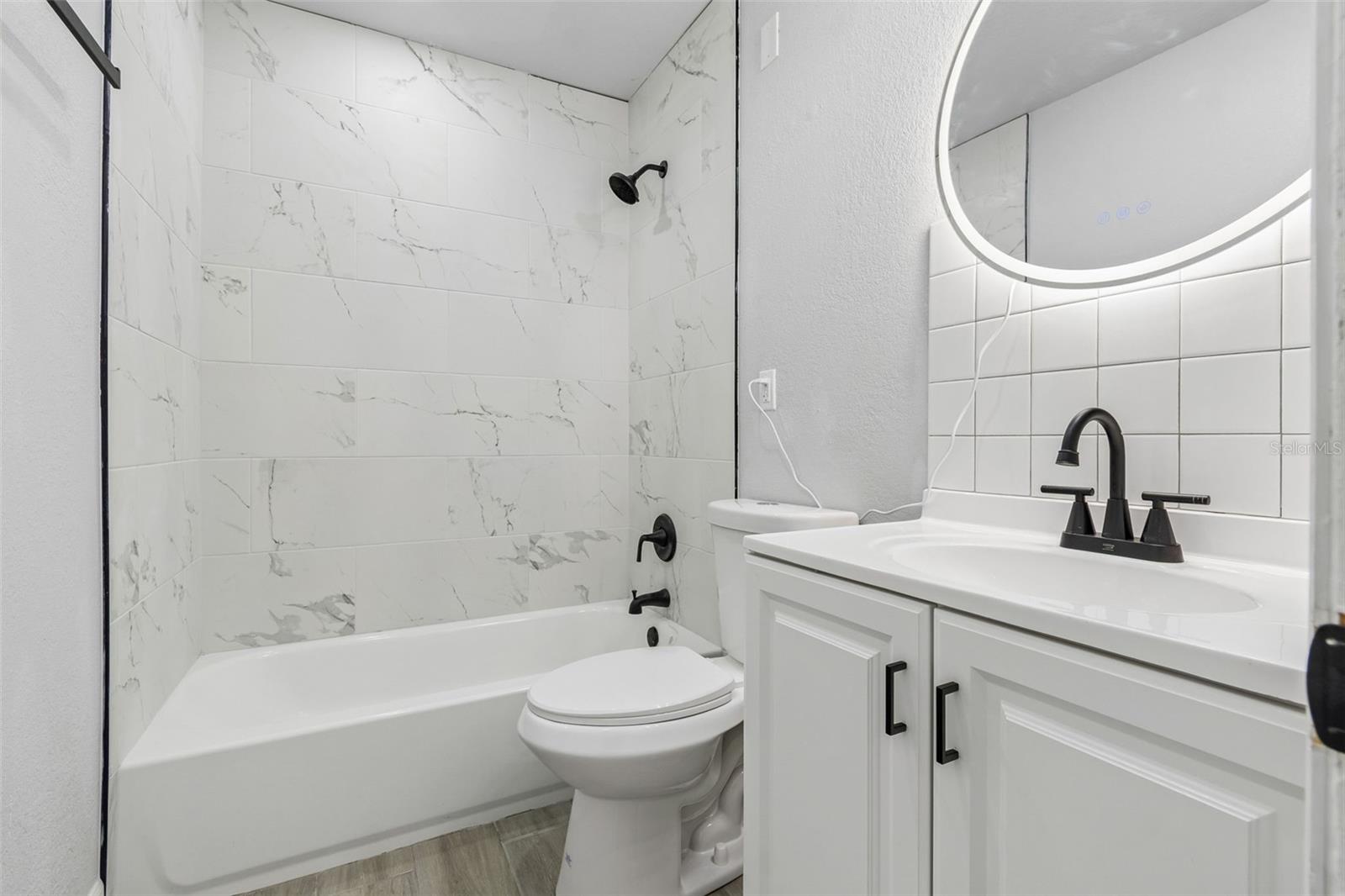 Image 9 of 79 For 2309 21st Avenue W