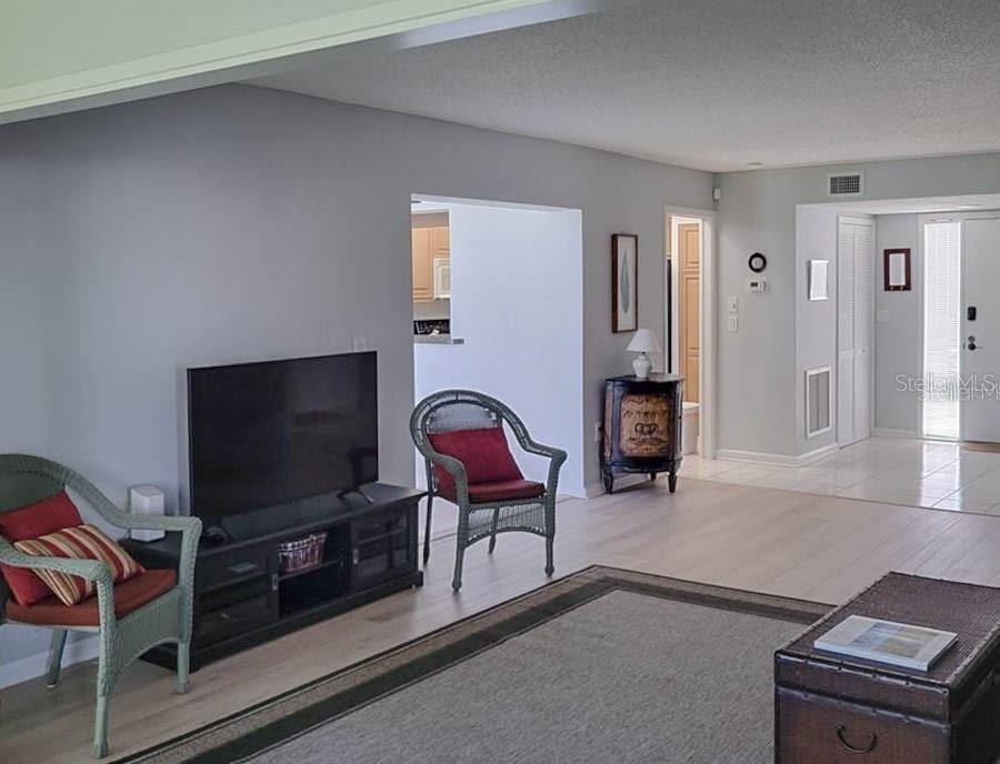 Image 7 of 43 For 5018 Marshfield Road 28