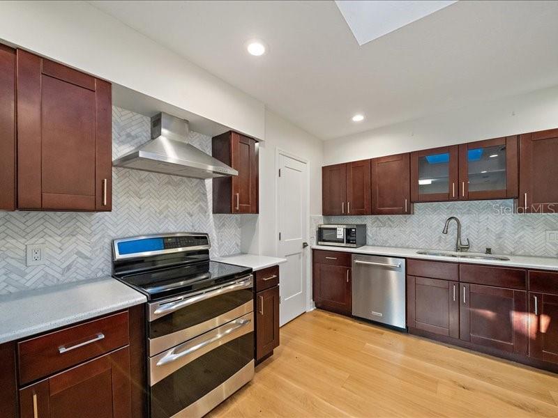 Image 14 of 53 For 2492 Waterview Court