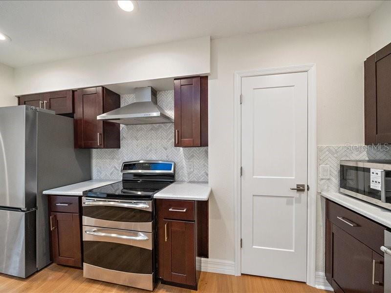 Image 16 of 53 For 2492 Waterview Court