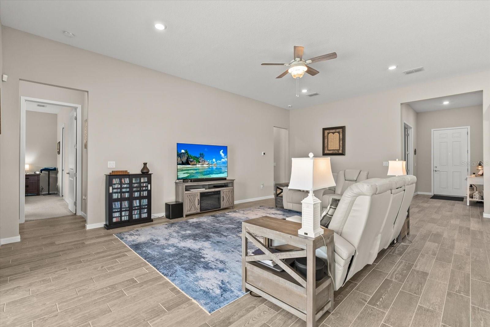 Listing photo id 11 for 8510 Coastal Palms Glen
