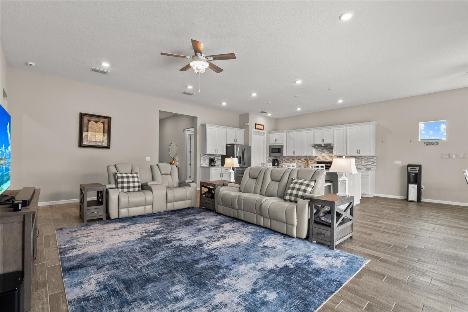 Listing photo id 12 for 8510 Coastal Palms Glen