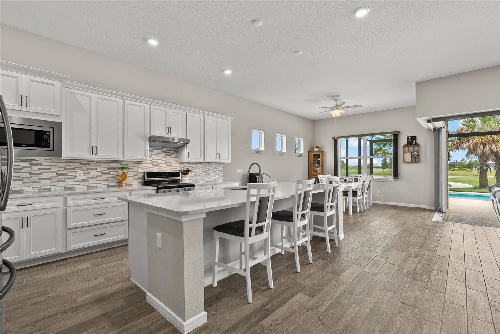 Listing photo id 14 for 8510 Coastal Palms Glen