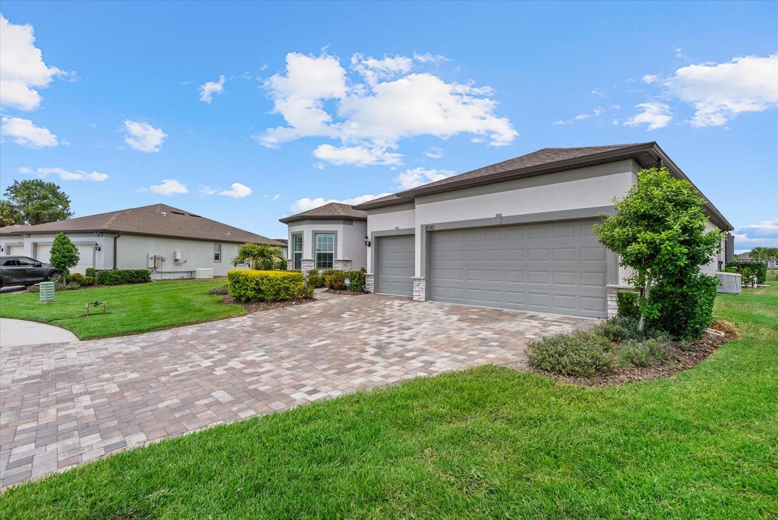 Listing photo id 0 for 8510 Coastal Palms Glen