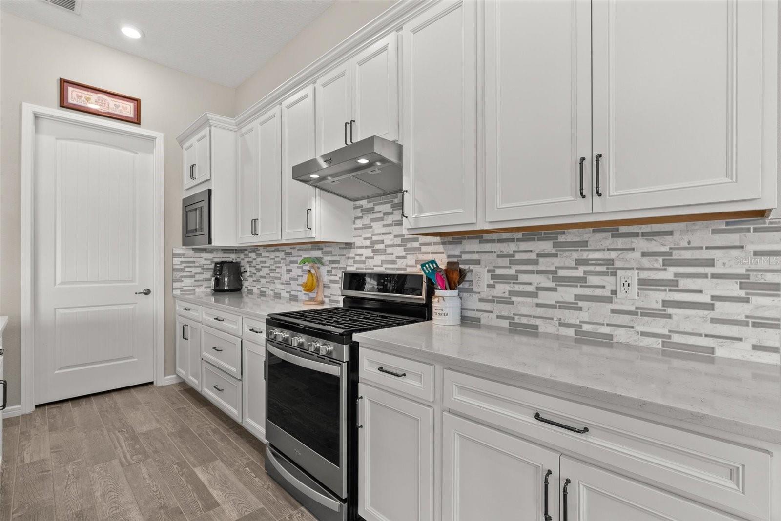 Listing photo id 18 for 8510 Coastal Palms Glen