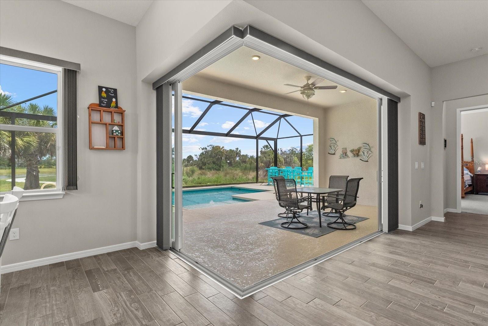 Listing photo id 22 for 8510 Coastal Palms Glen