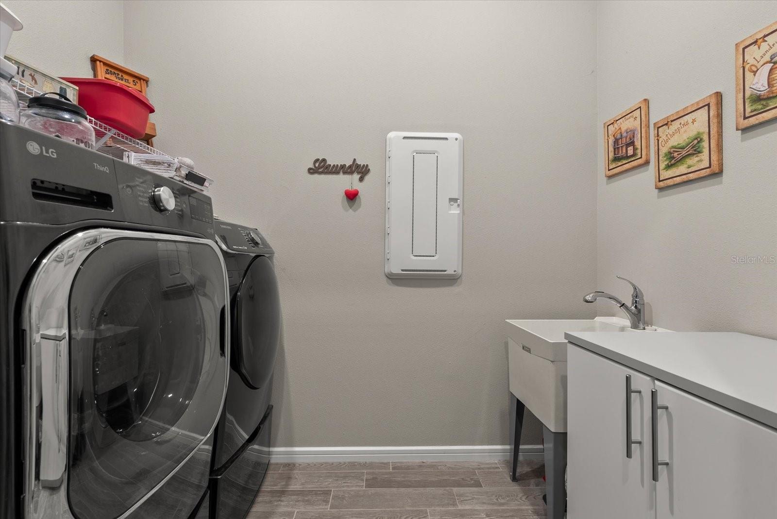 Listing photo id 34 for 8510 Coastal Palms Glen