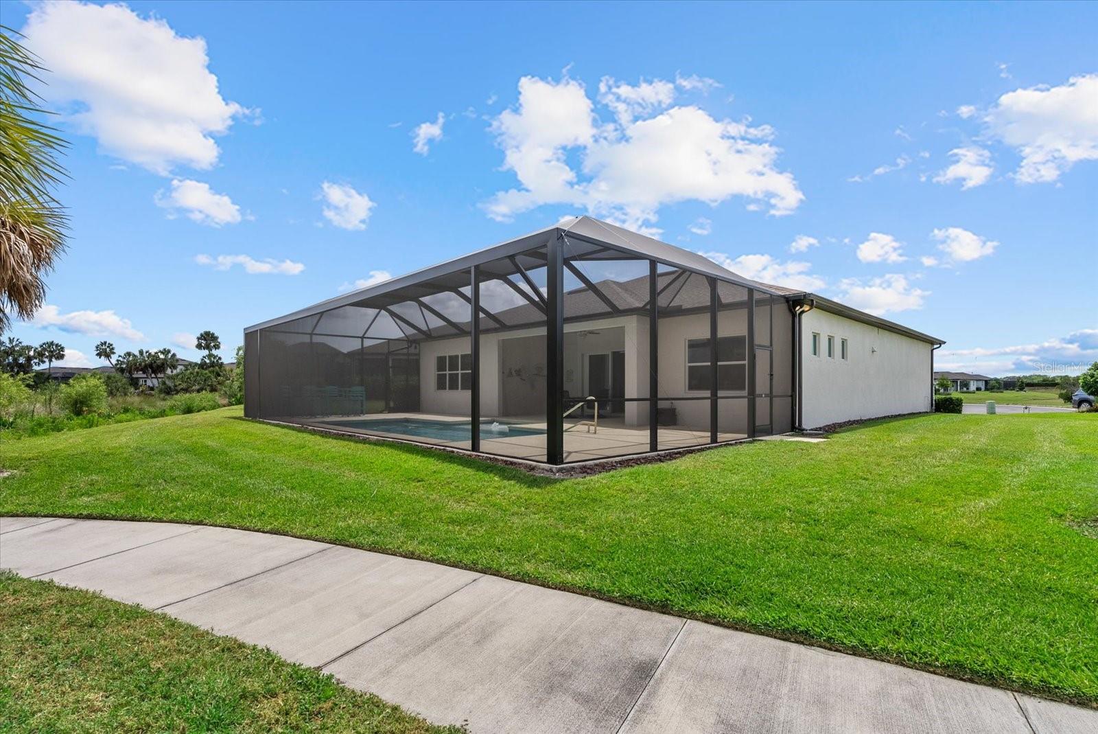 Listing photo id 43 for 8510 Coastal Palms Glen