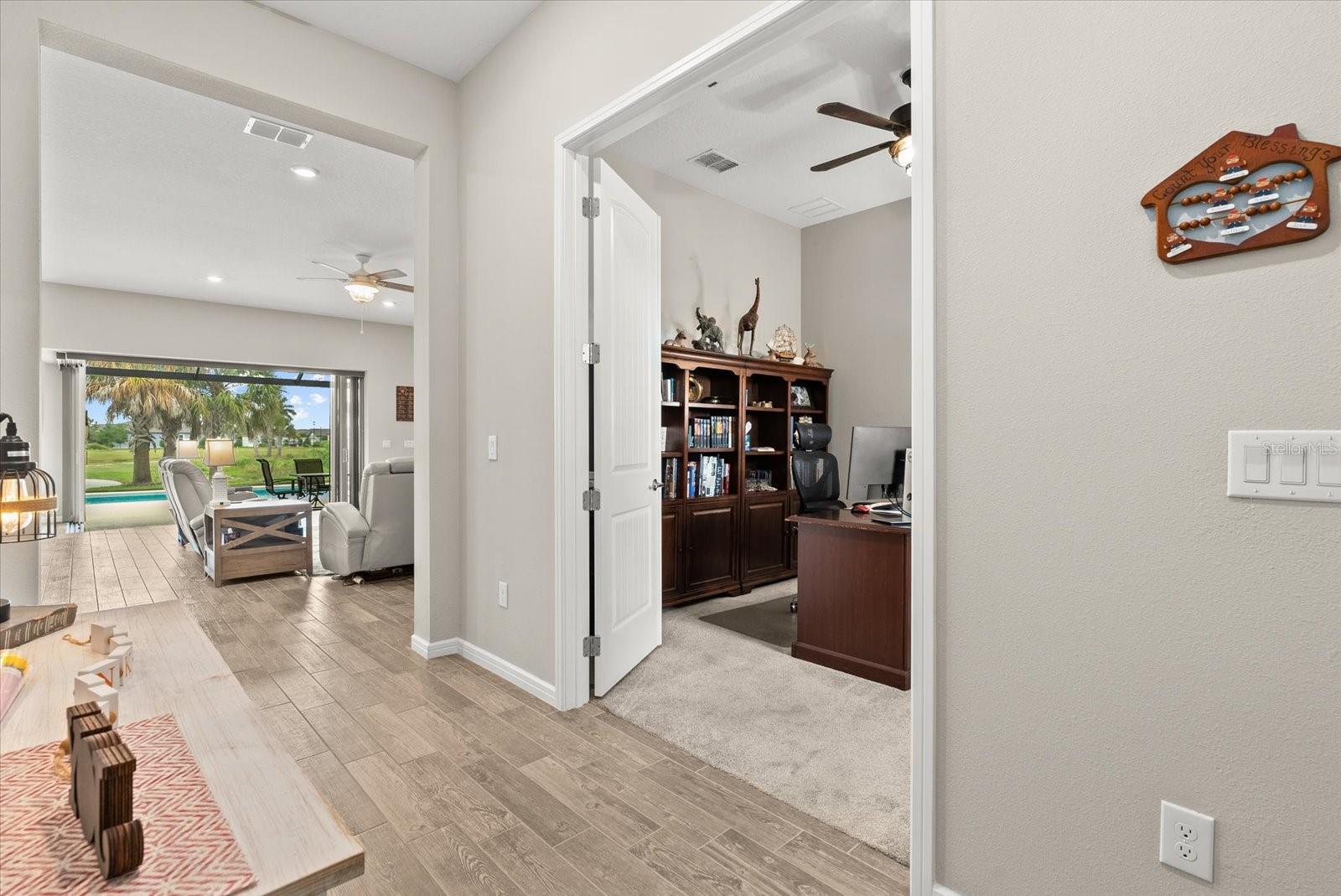 Listing photo id 3 for 8510 Coastal Palms Glen