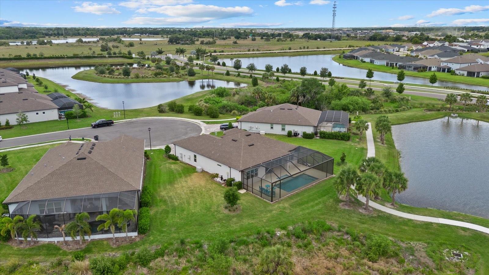 Listing photo id 50 for 8510 Coastal Palms Glen