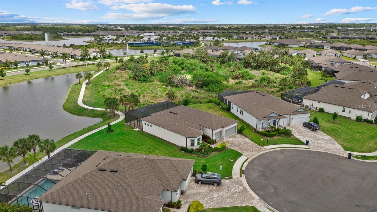 Listing photo id 52 for 8510 Coastal Palms Glen