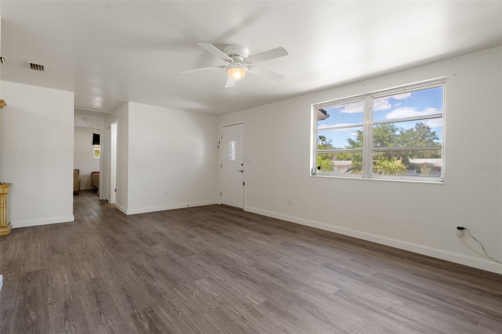 Image 11 of 35 For 9462 Midway Street