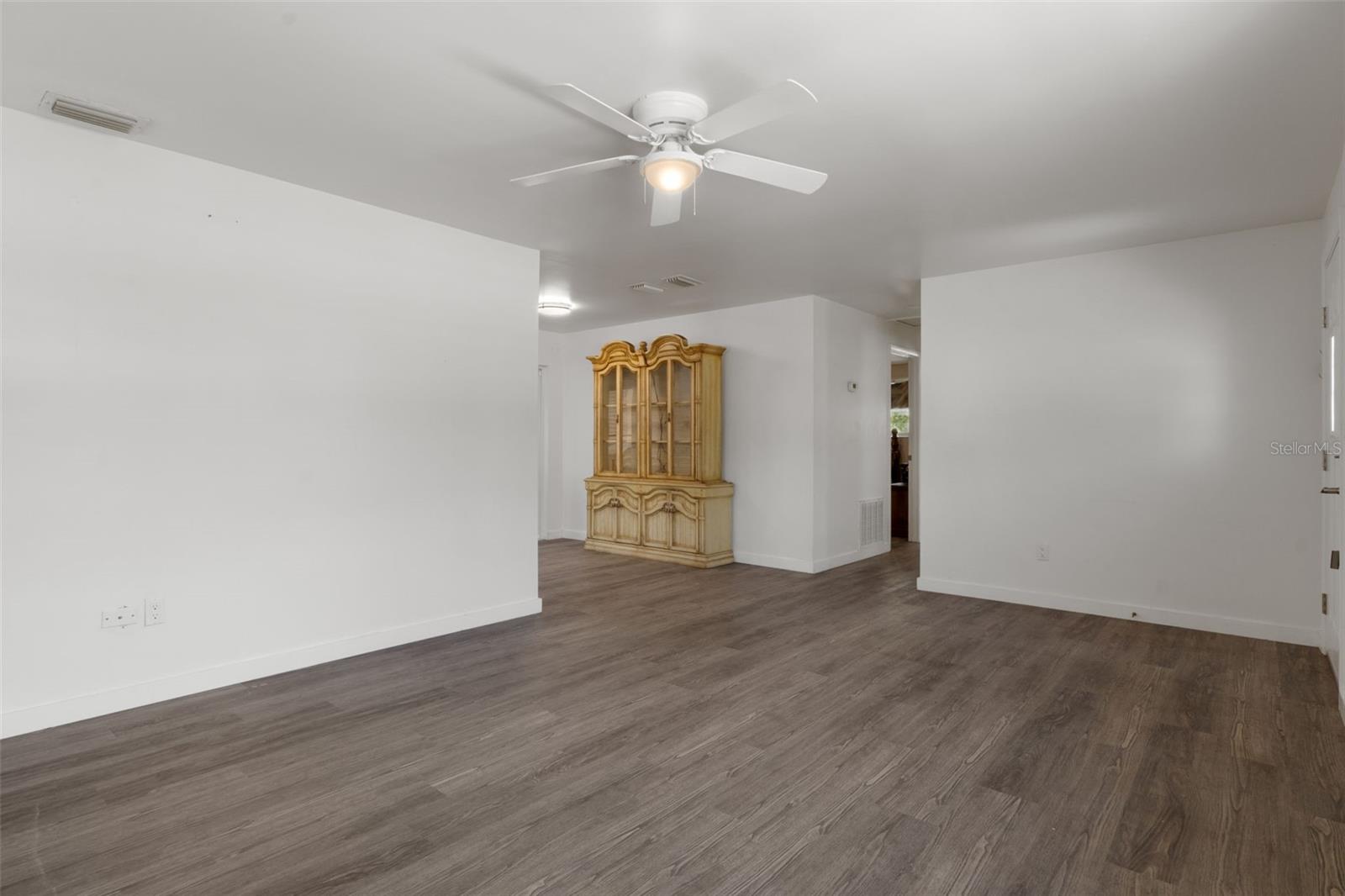 Image 12 of 35 For 9462 Midway Street