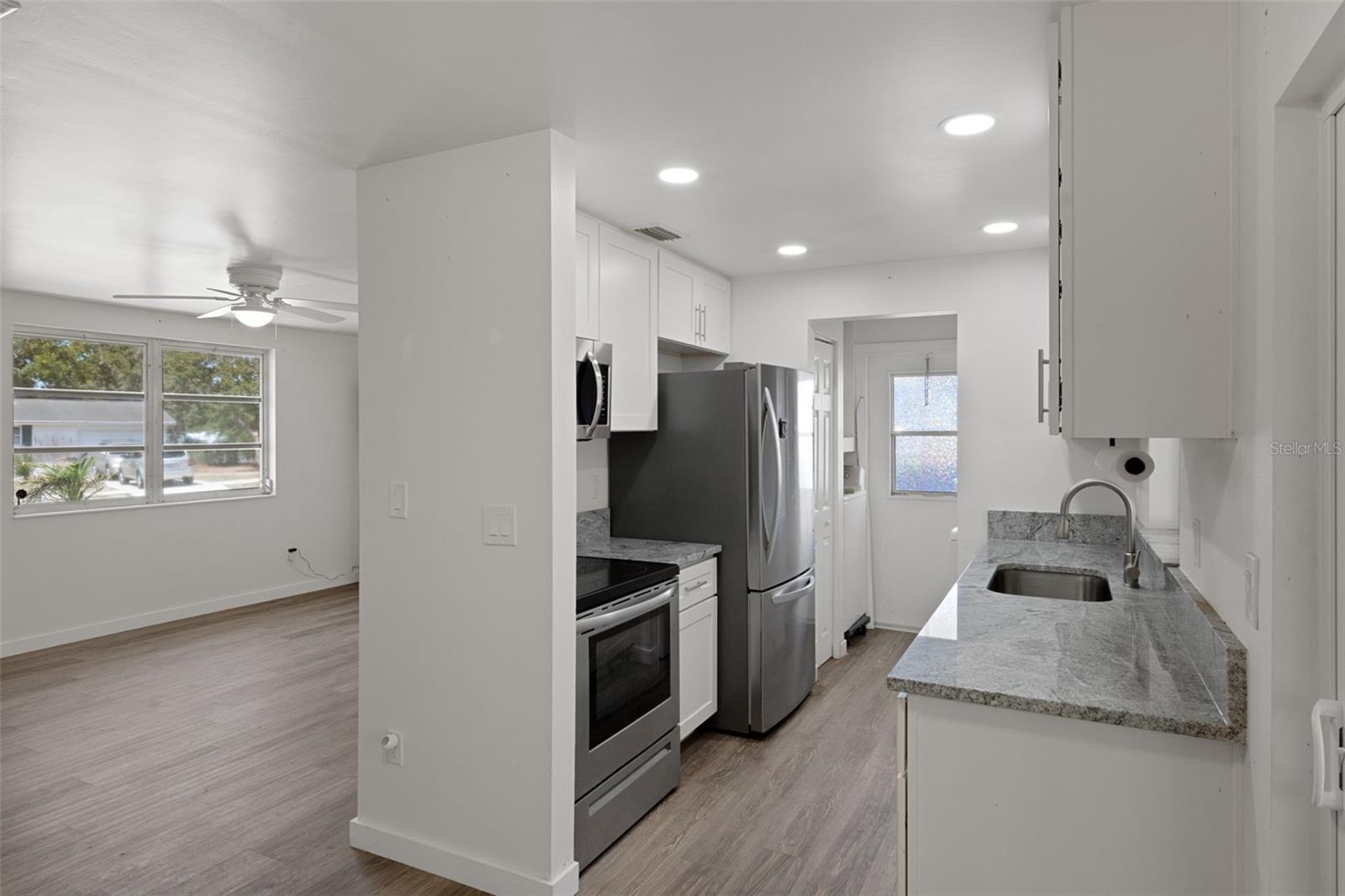 Image 14 of 35 For 9462 Midway Street