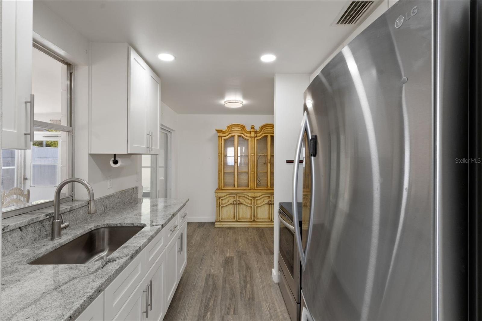 Image 16 of 35 For 9462 Midway Street