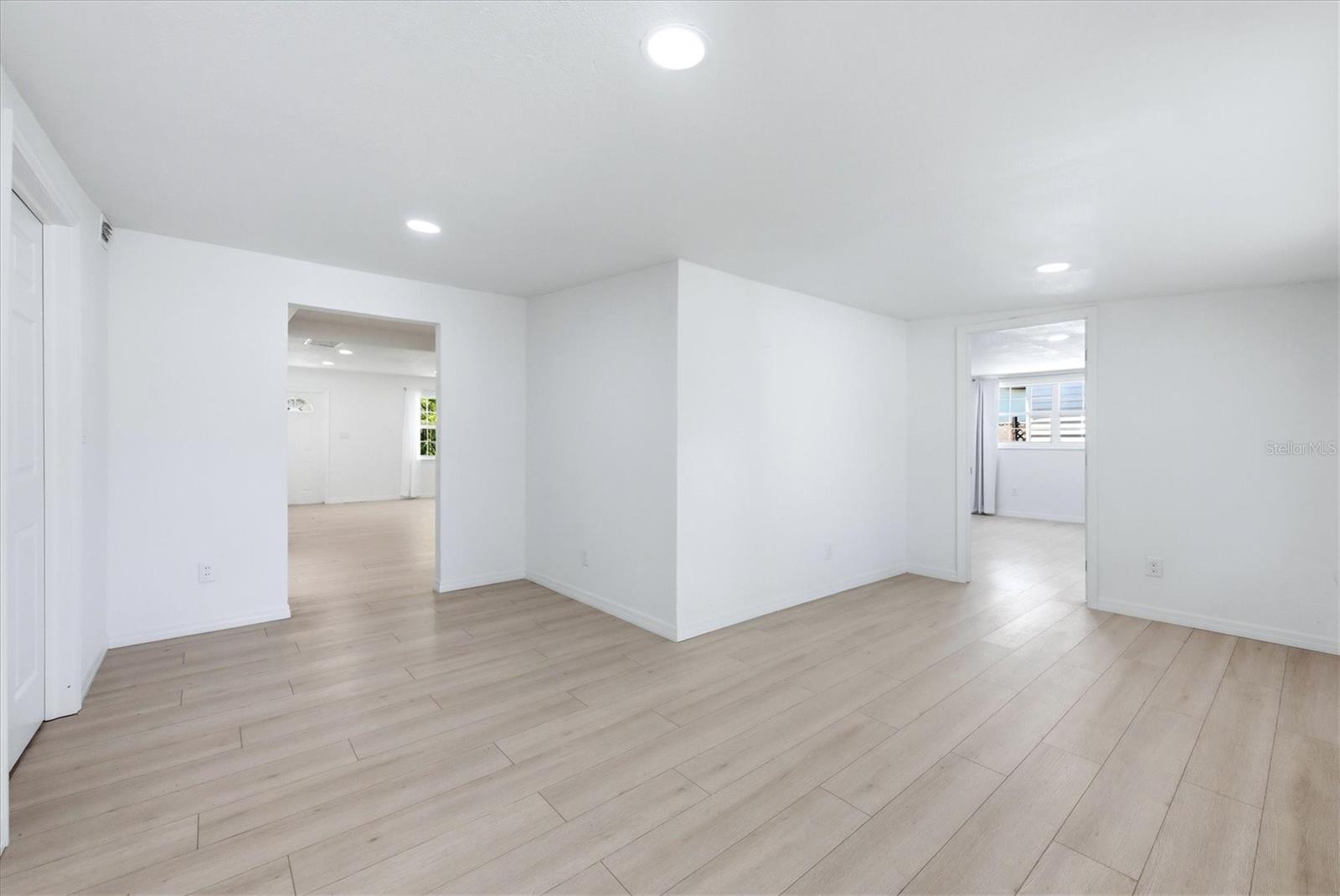 Image 12 of 49 For 2901 Poplar Street