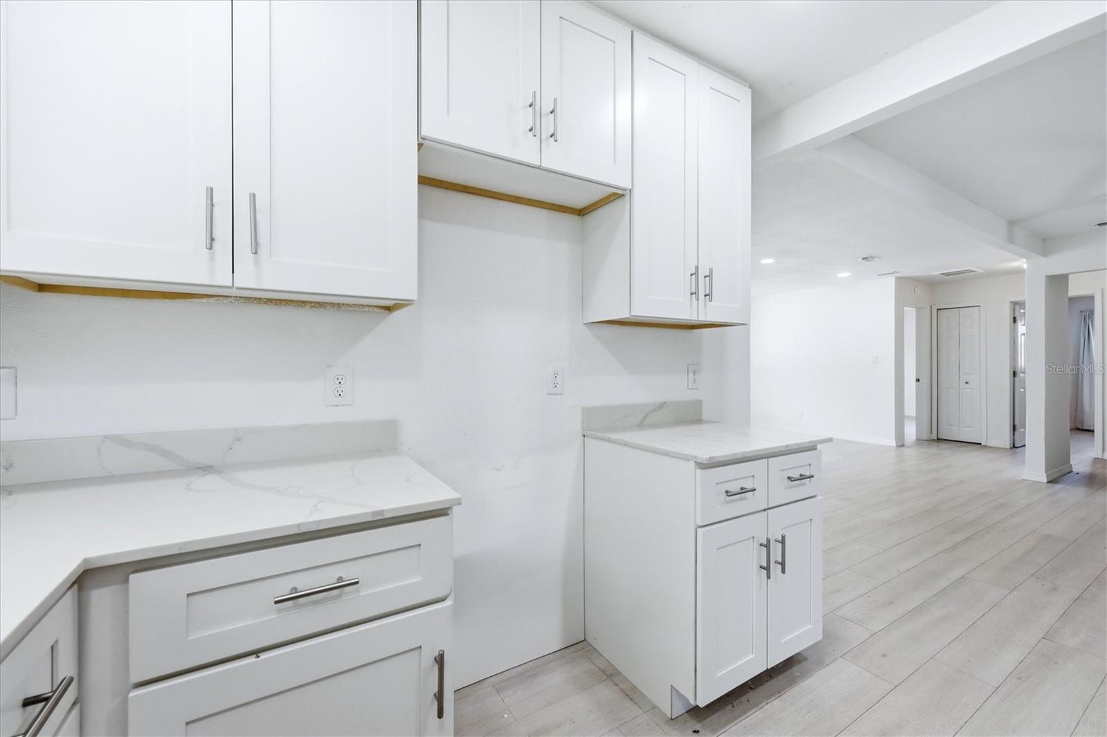 Image 15 of 49 For 2901 Poplar Street