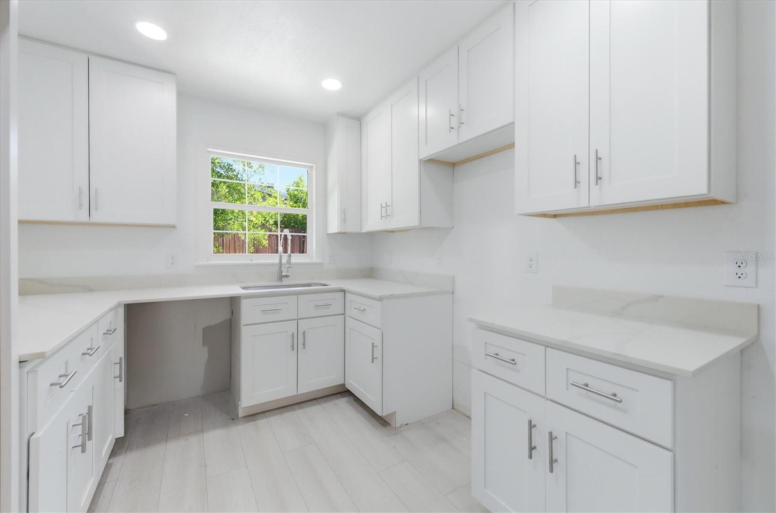 Image 16 of 49 For 2901 Poplar Street