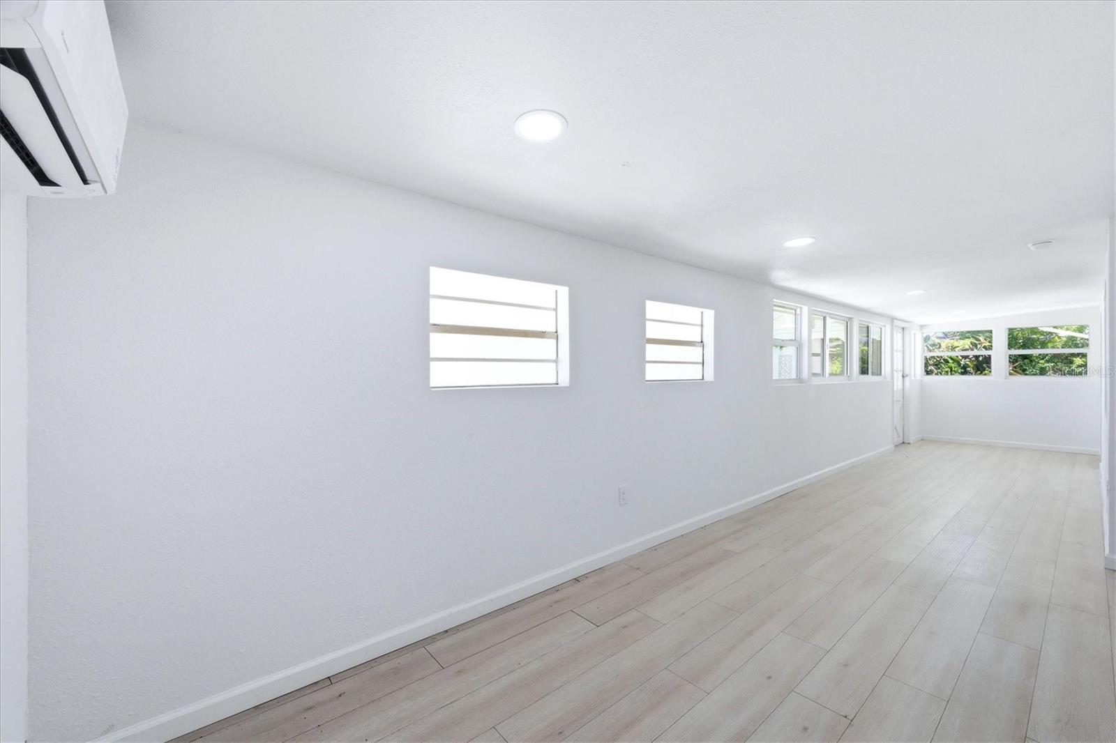 Image 28 of 49 For 2901 Poplar Street