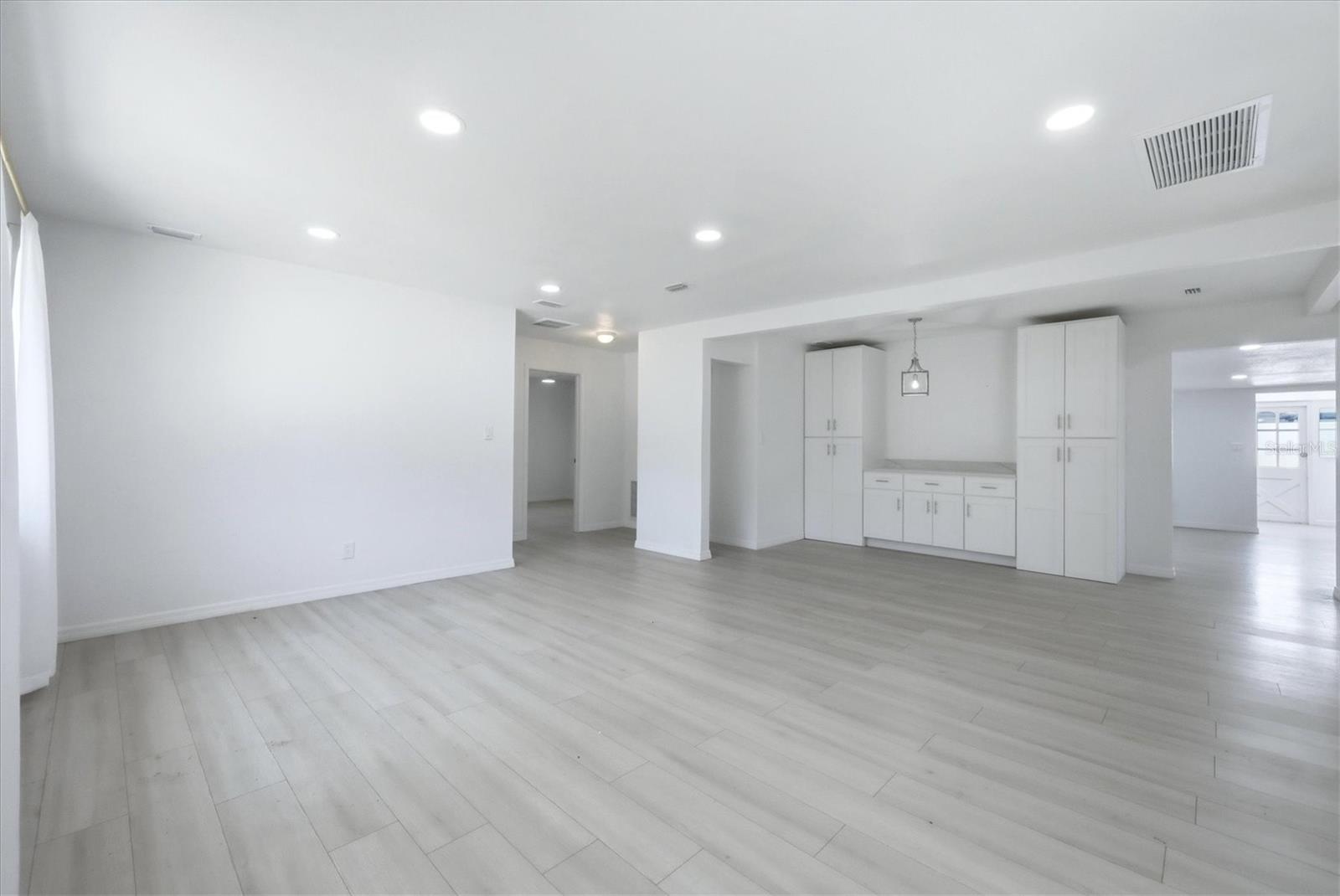 Image 5 of 49 For 2901 Poplar Street