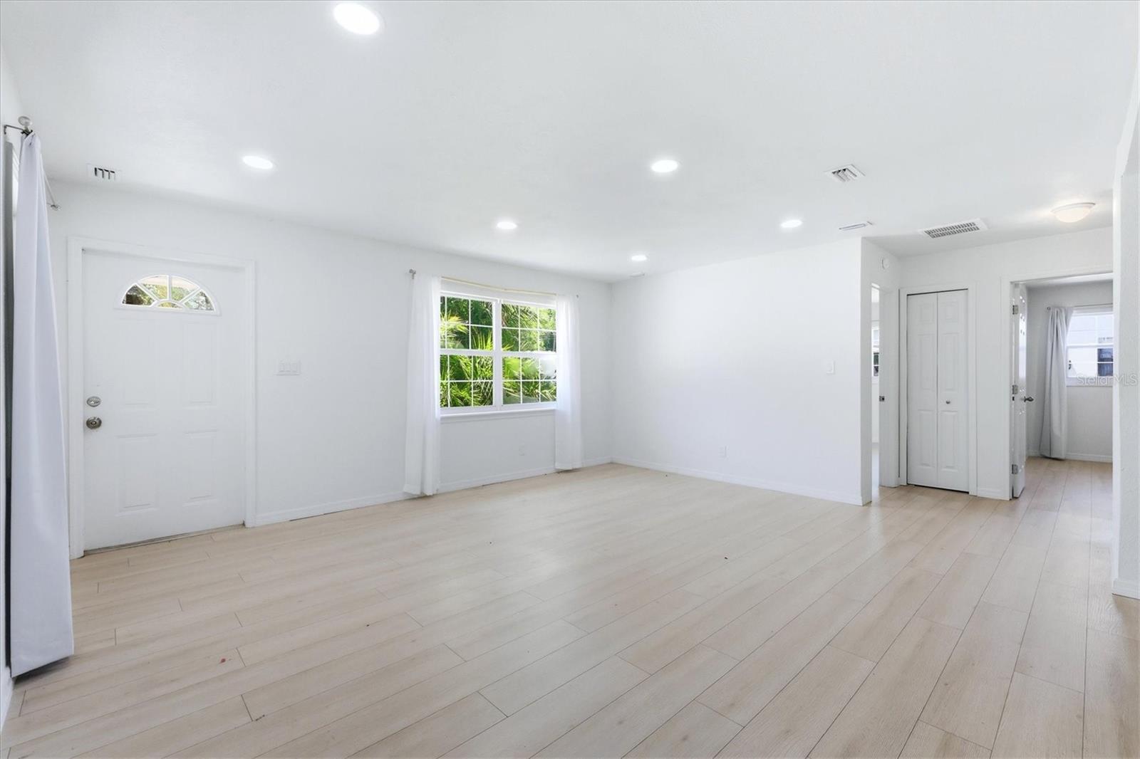 Image 6 of 49 For 2901 Poplar Street