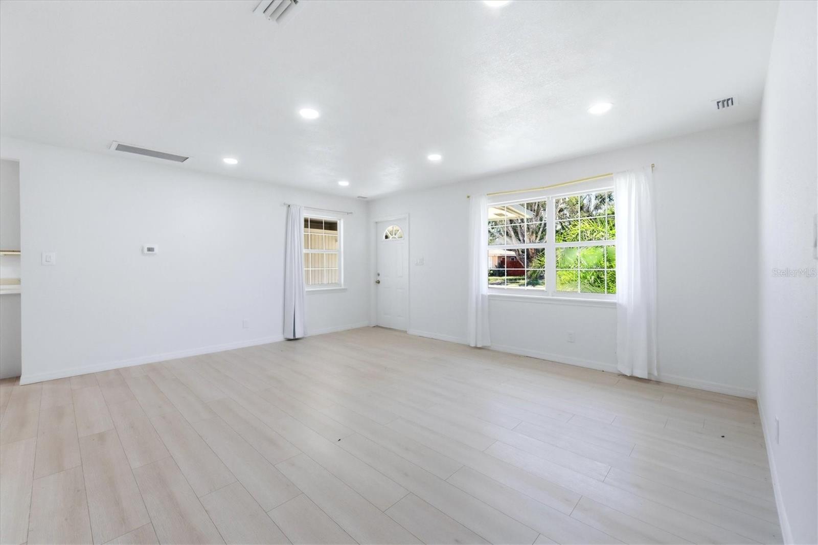 Image 7 of 49 For 2901 Poplar Street