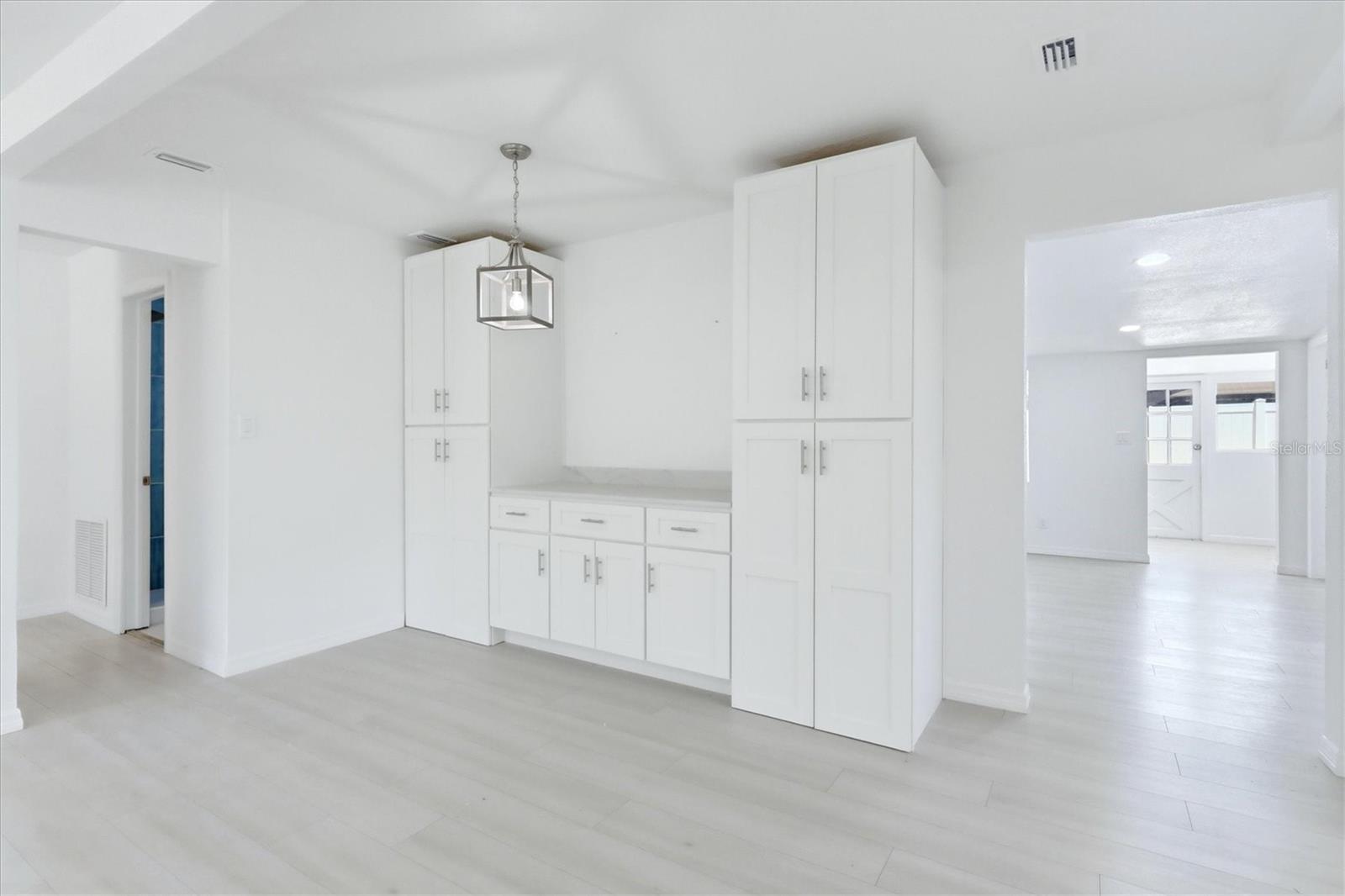 Image 9 of 49 For 2901 Poplar Street