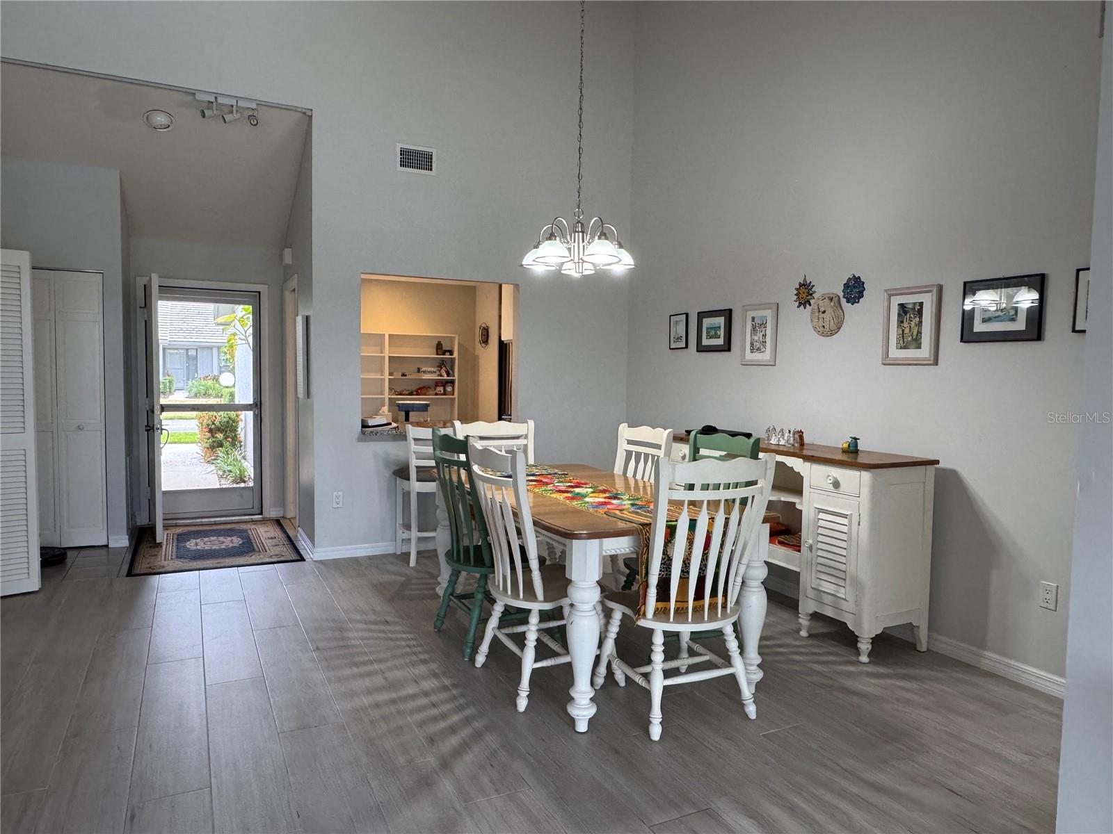 Image 3 of 18 For 5371 Crestlake Boulevard 68