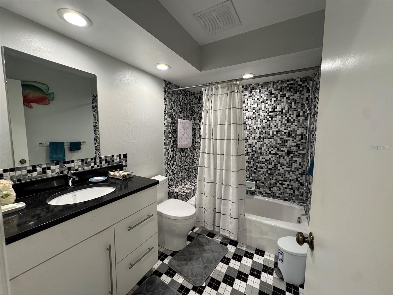 Image 15 of 18 For 5371 Crestlake Boulevard 68