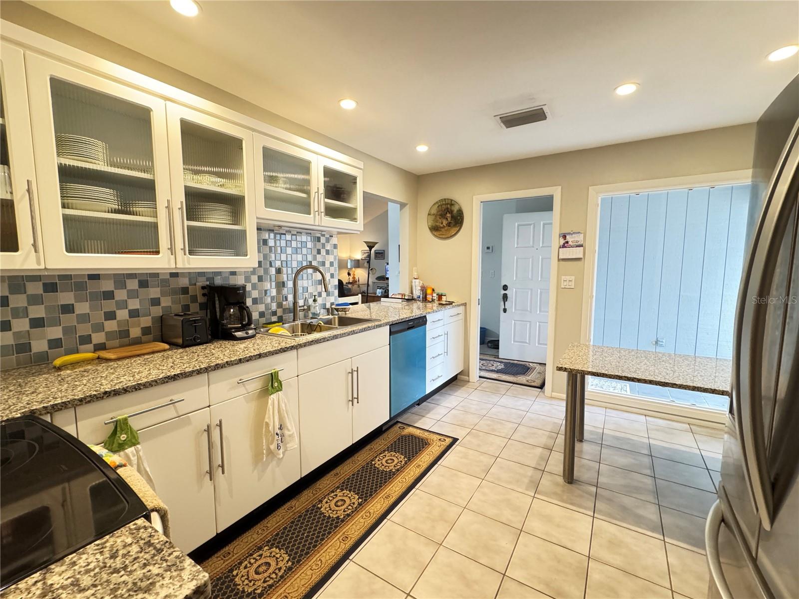 Image 9 of 18 For 5371 Crestlake Boulevard 68