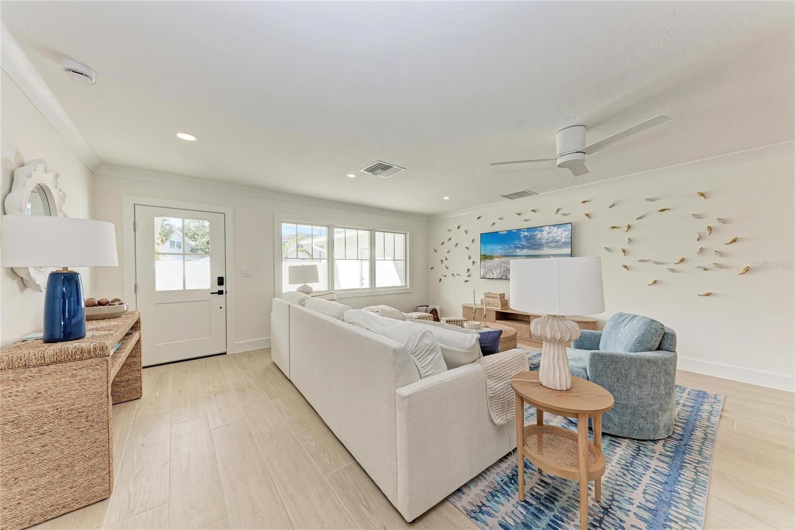 Image 10 of 53 For 431 Island Circle